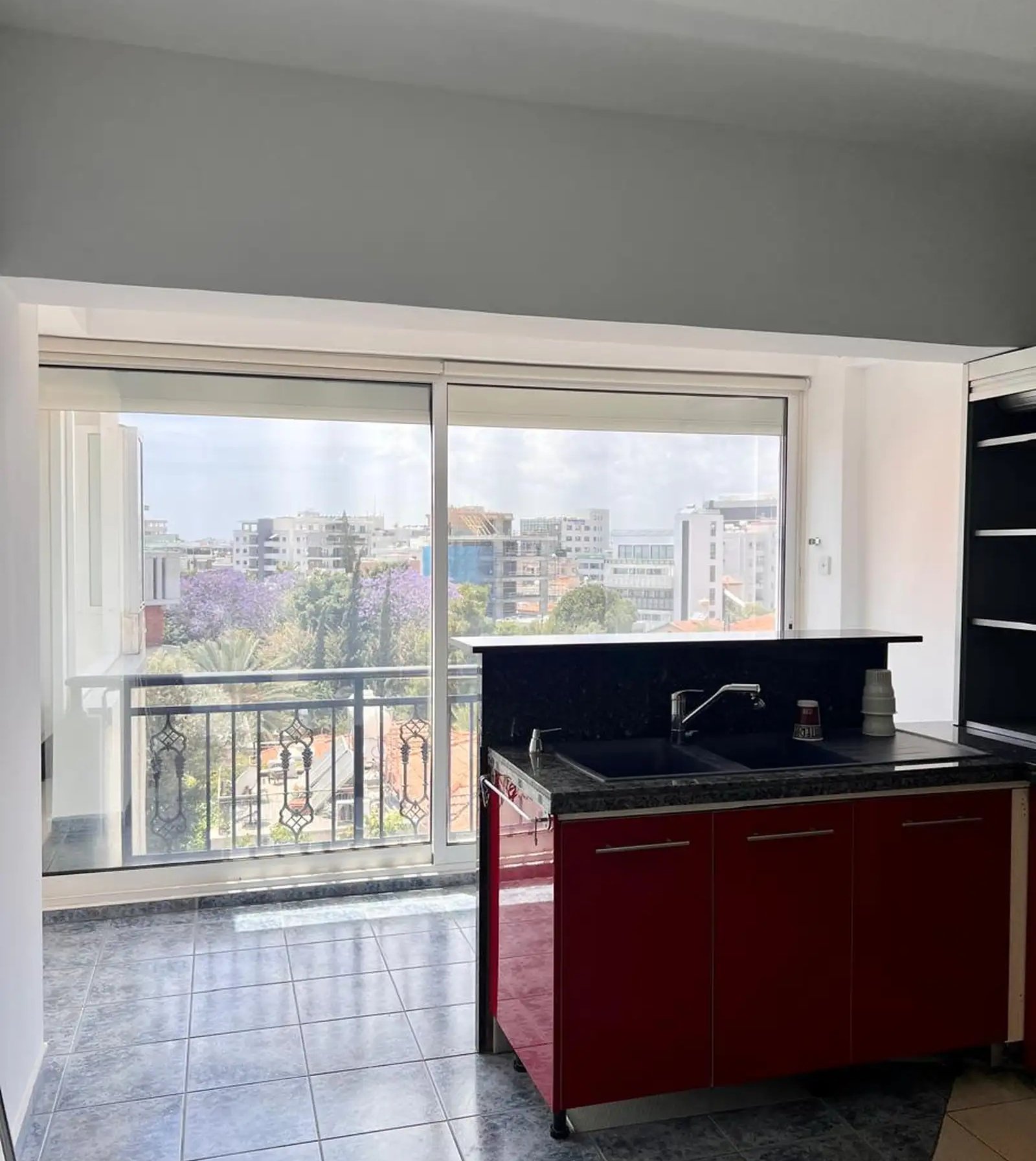 Renovated 3-bed furnished apartment in Katholiki, Limassol photo 9