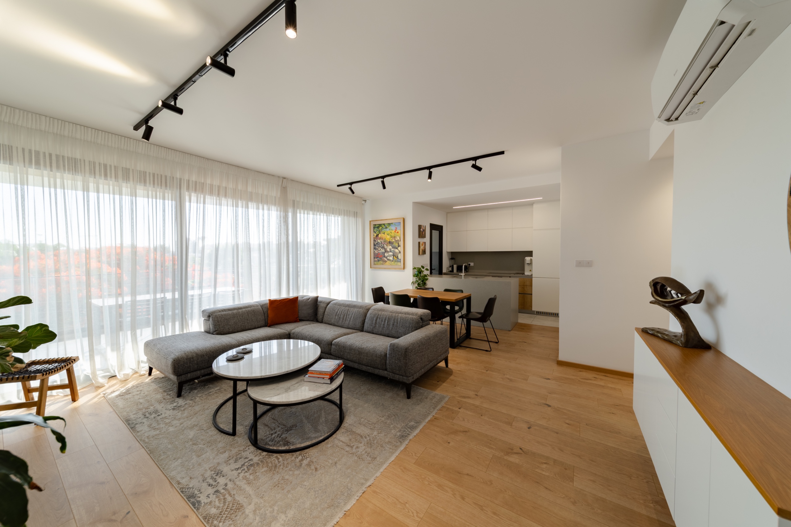 2-Bedroom Flat in the City Centre - Next to American Medical Center Limassol, Close to Anexartisias