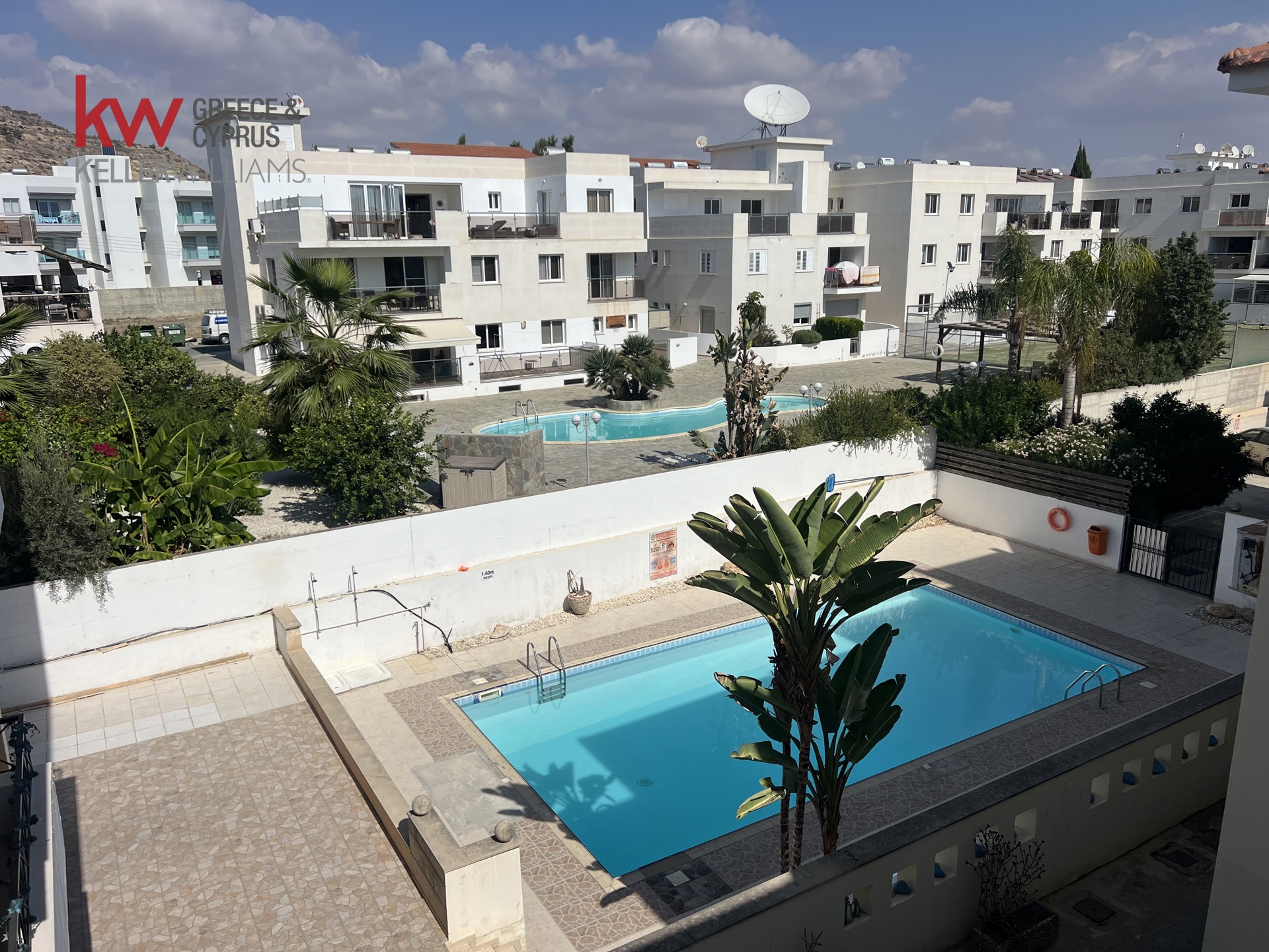 3-bed penthouse with terrace and pool in Oroklini, Larnaca photo 2
