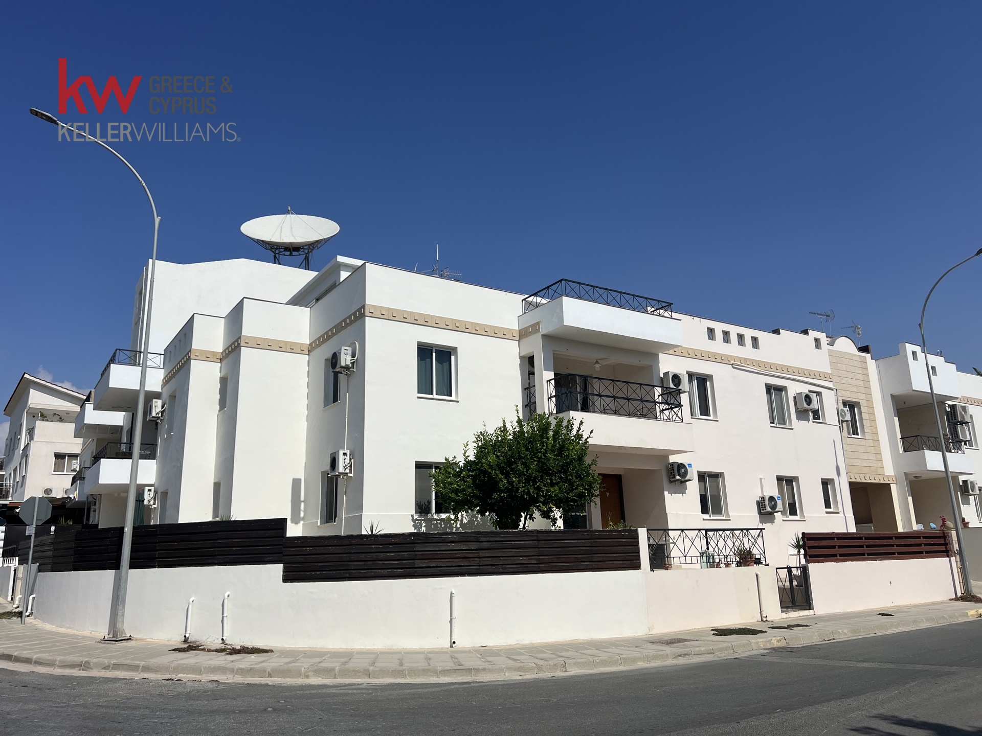 For rent, Oroklini (Voroklini), Apartment 400 sqr.m.