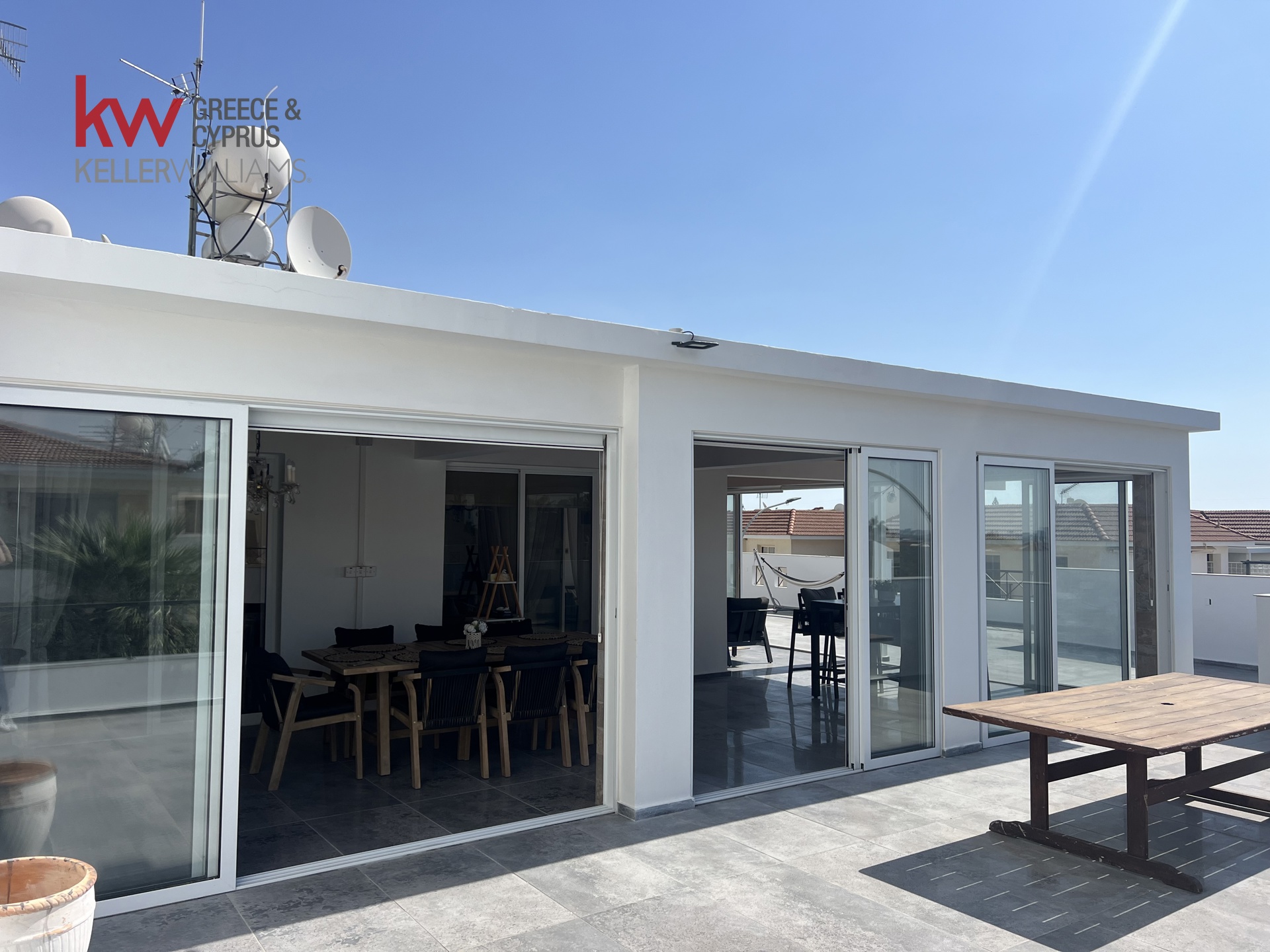 3-bed penthouse with terrace and pool in Oroklini, Larnaca photo 3