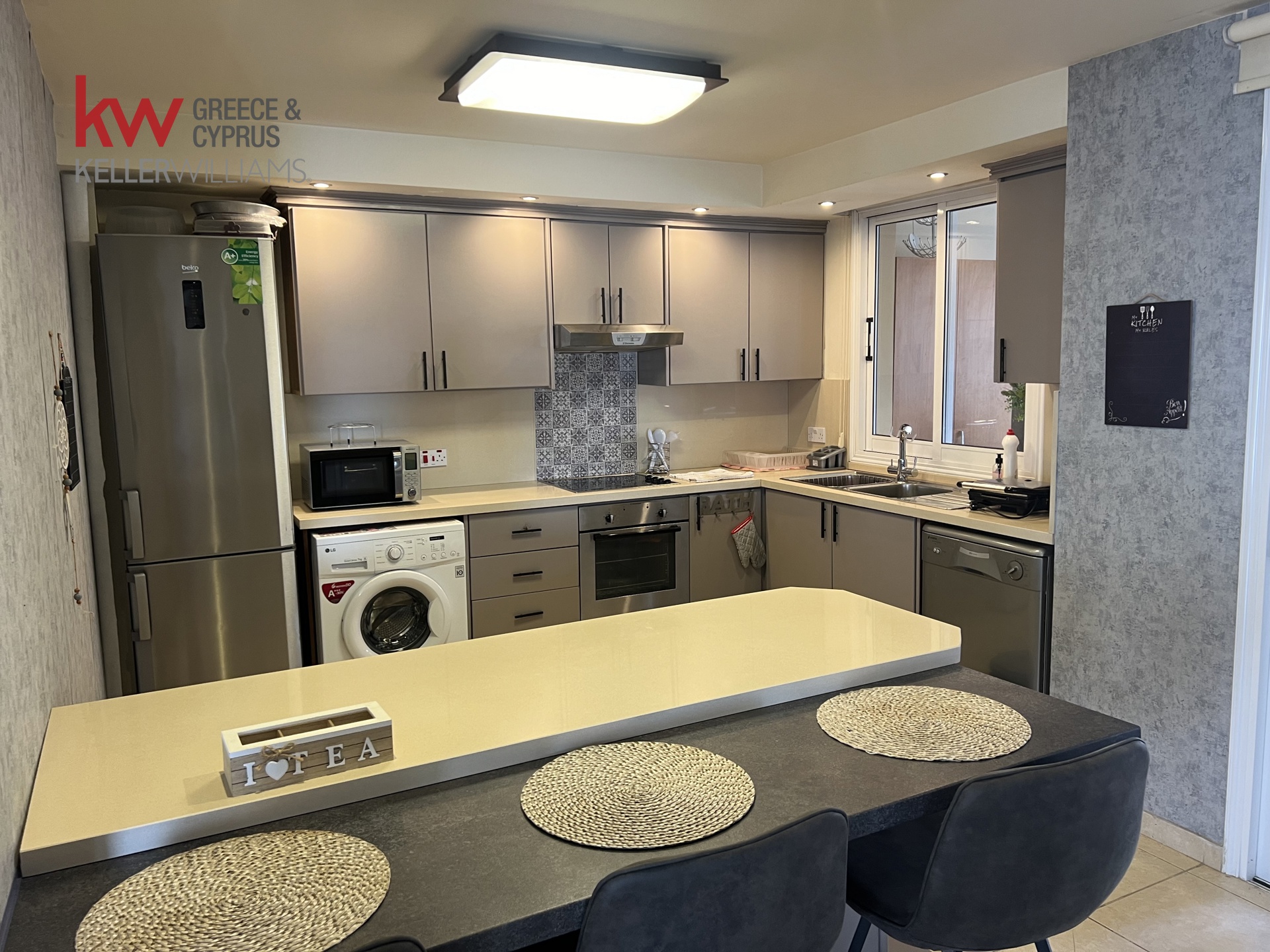 3-bed penthouse with terrace and pool in Oroklini, Larnaca photo 9