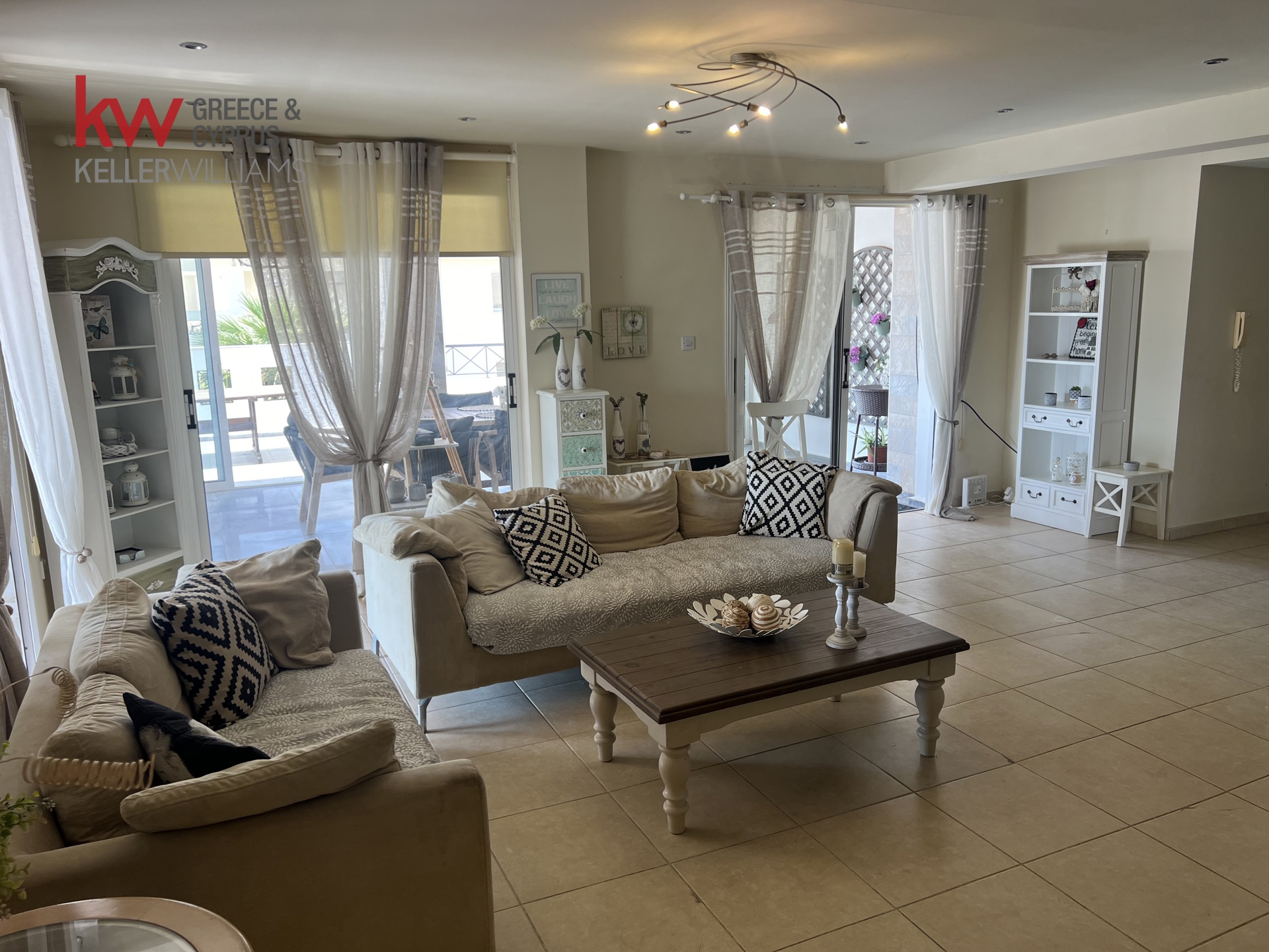 3-bed penthouse with terrace and pool in Oroklini, Larnaca photo 10
