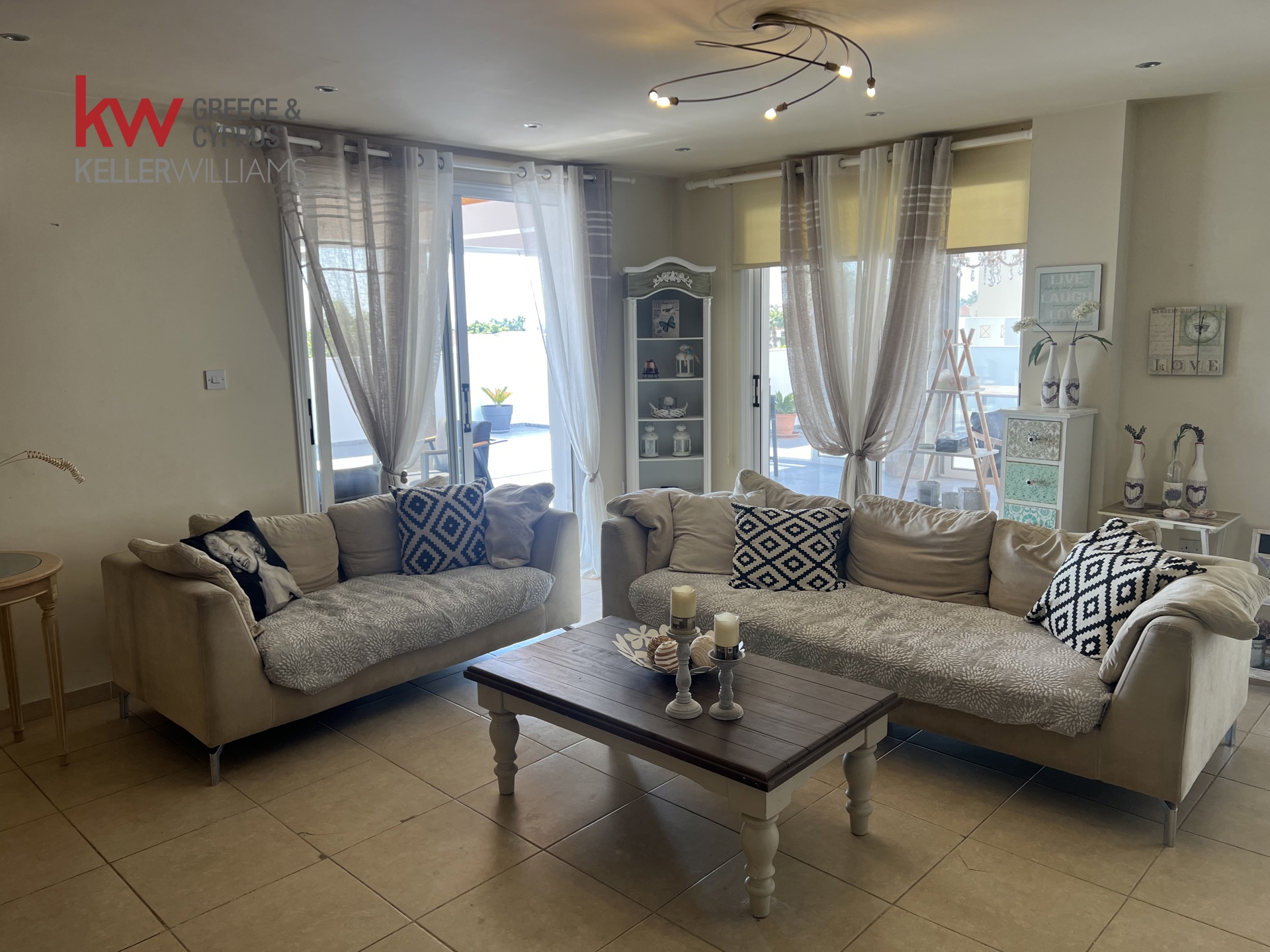 3-bed penthouse with terrace and pool in Oroklini, Larnaca photo 19