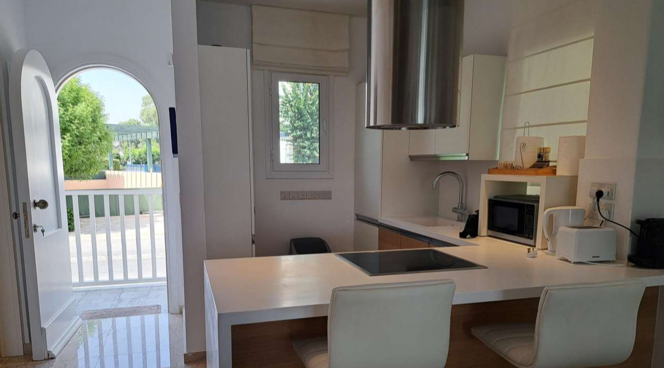 3-bed villa with private pool in Limassol Marina photo 4