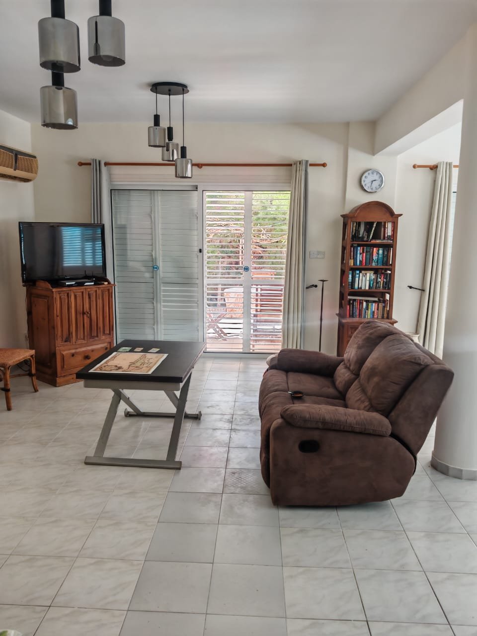 3-bed villa with pool and garden in Coral Bay photo 4