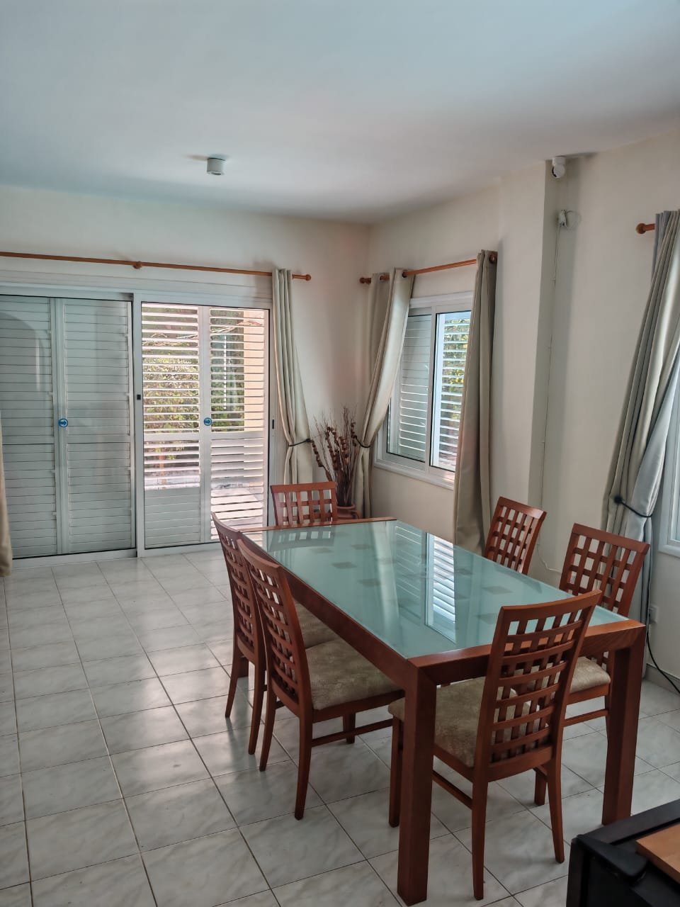 3-bed villa with pool and garden in Coral Bay photo 10