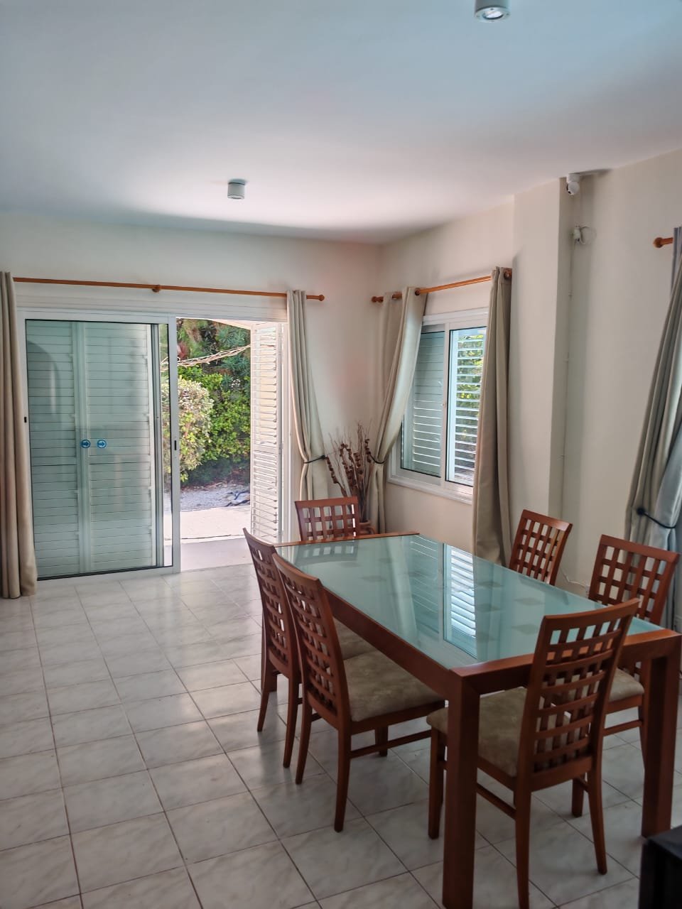 3-bed villa with pool and garden in Coral Bay photo 7