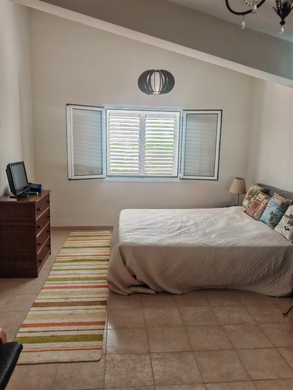 3-bed villa with pool and garden in Coral Bay photo 12