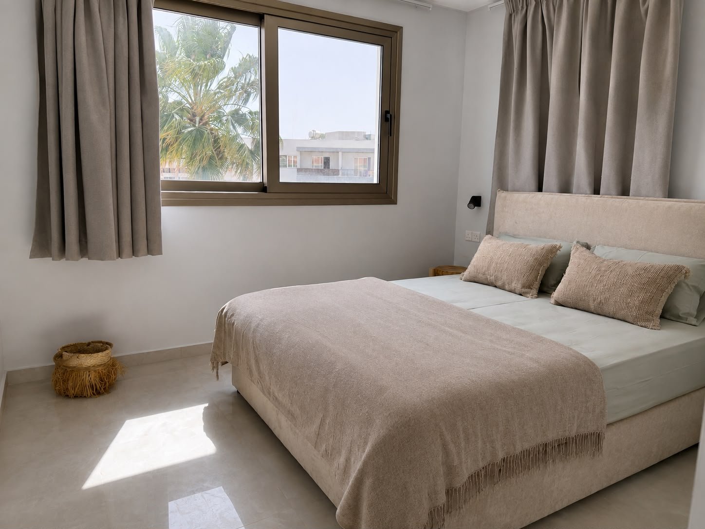 Modern 2-Bedroom Apartment in Tombs Of the Kings, Paphos