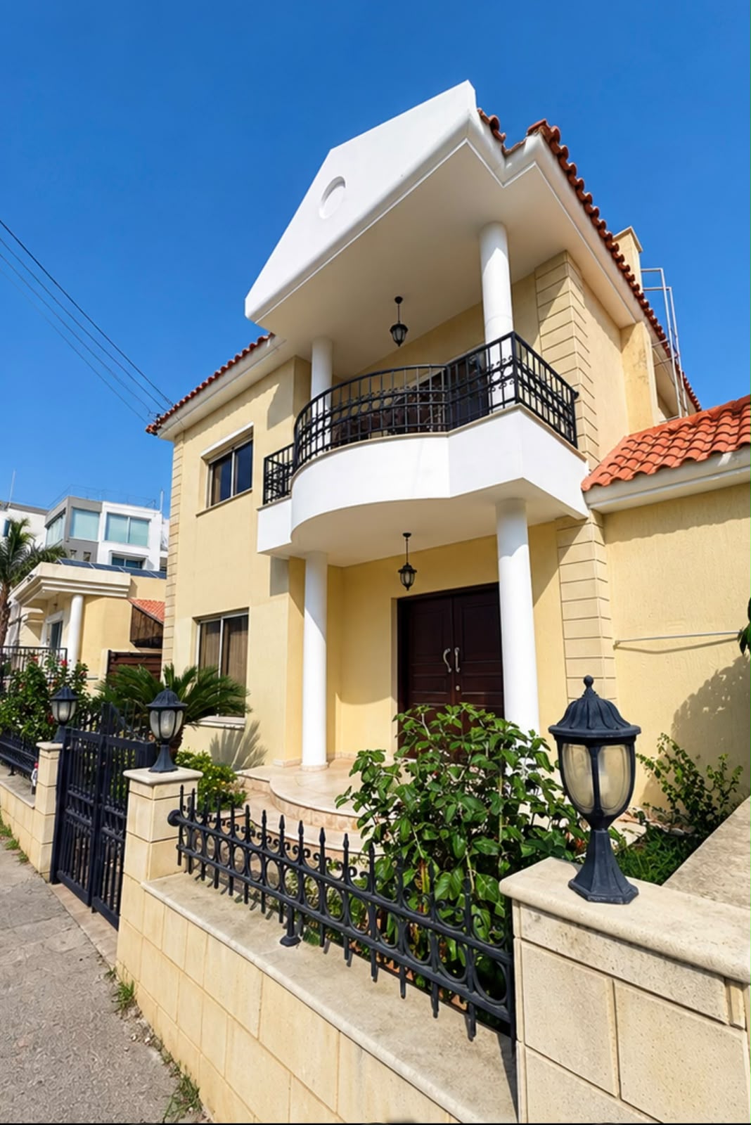 4 Bedroom house for Rent in Mesa Geitonia