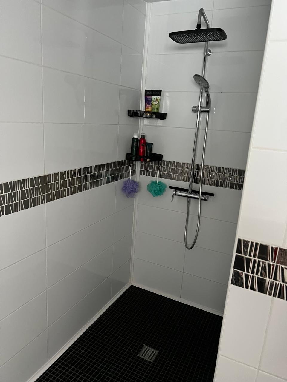 Renovated 3-bed bungalow with private pool in Coral Bay photo 9