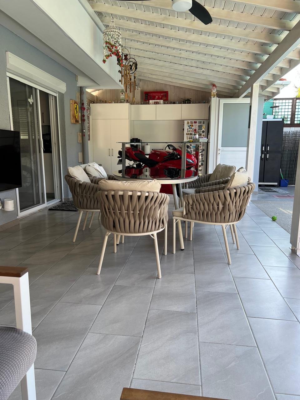 Renovated 3-bed bungalow with private pool in Coral Bay photo 11