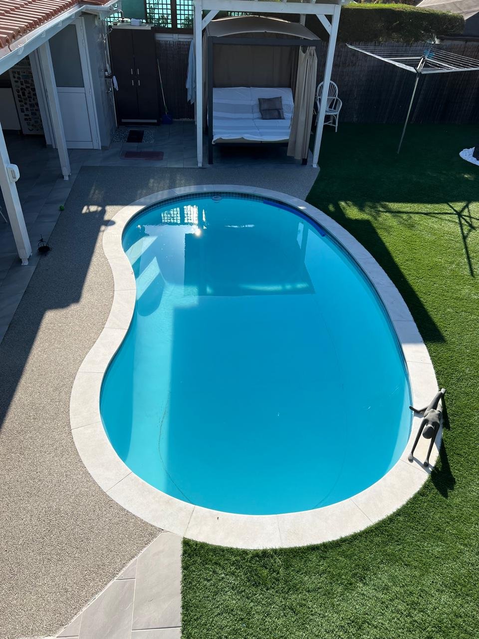 Renovated 3-bed bungalow with private pool in Coral Bay photo 13