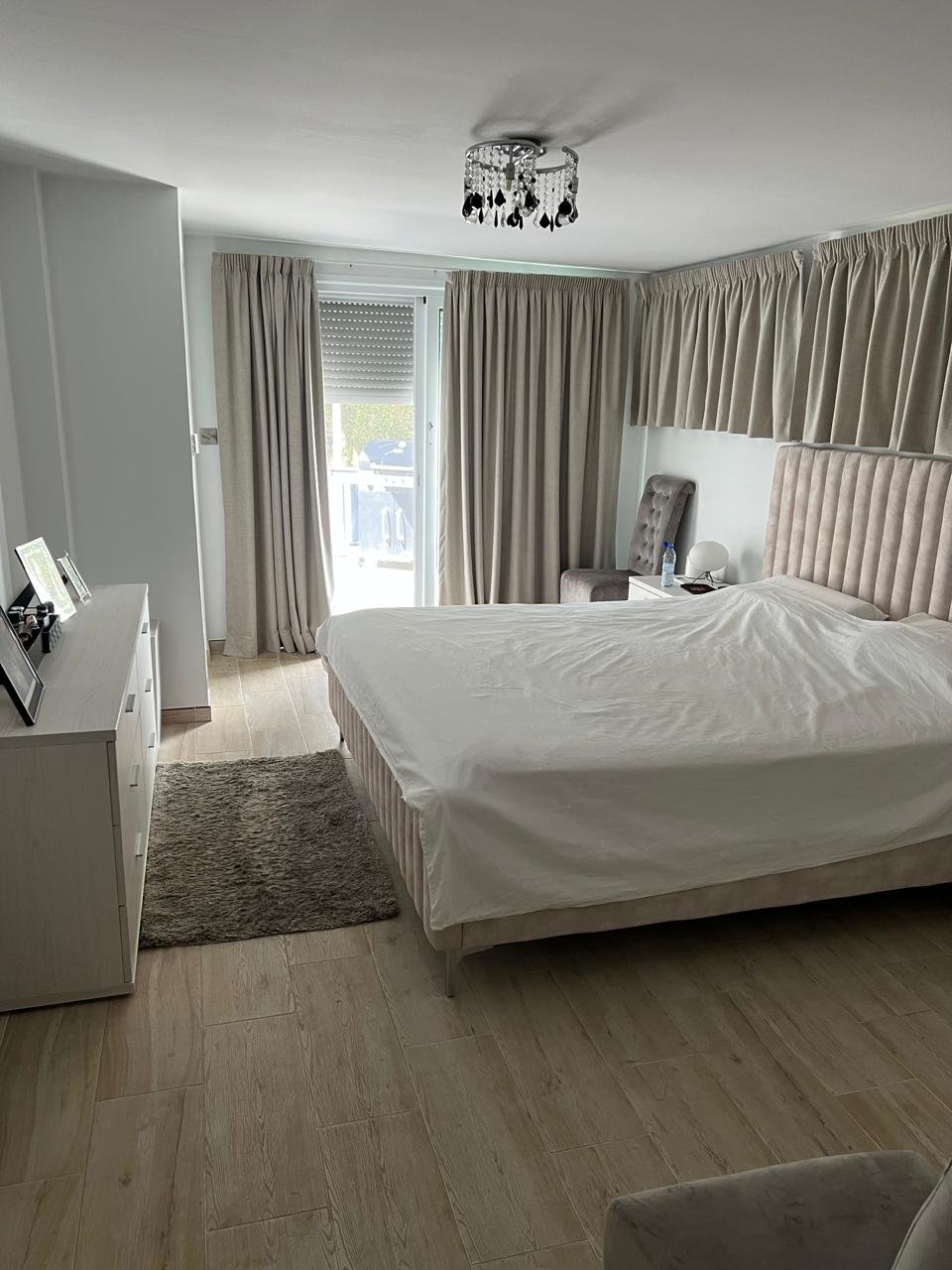 Renovated 3-bed bungalow with private pool in Coral Bay photo 16