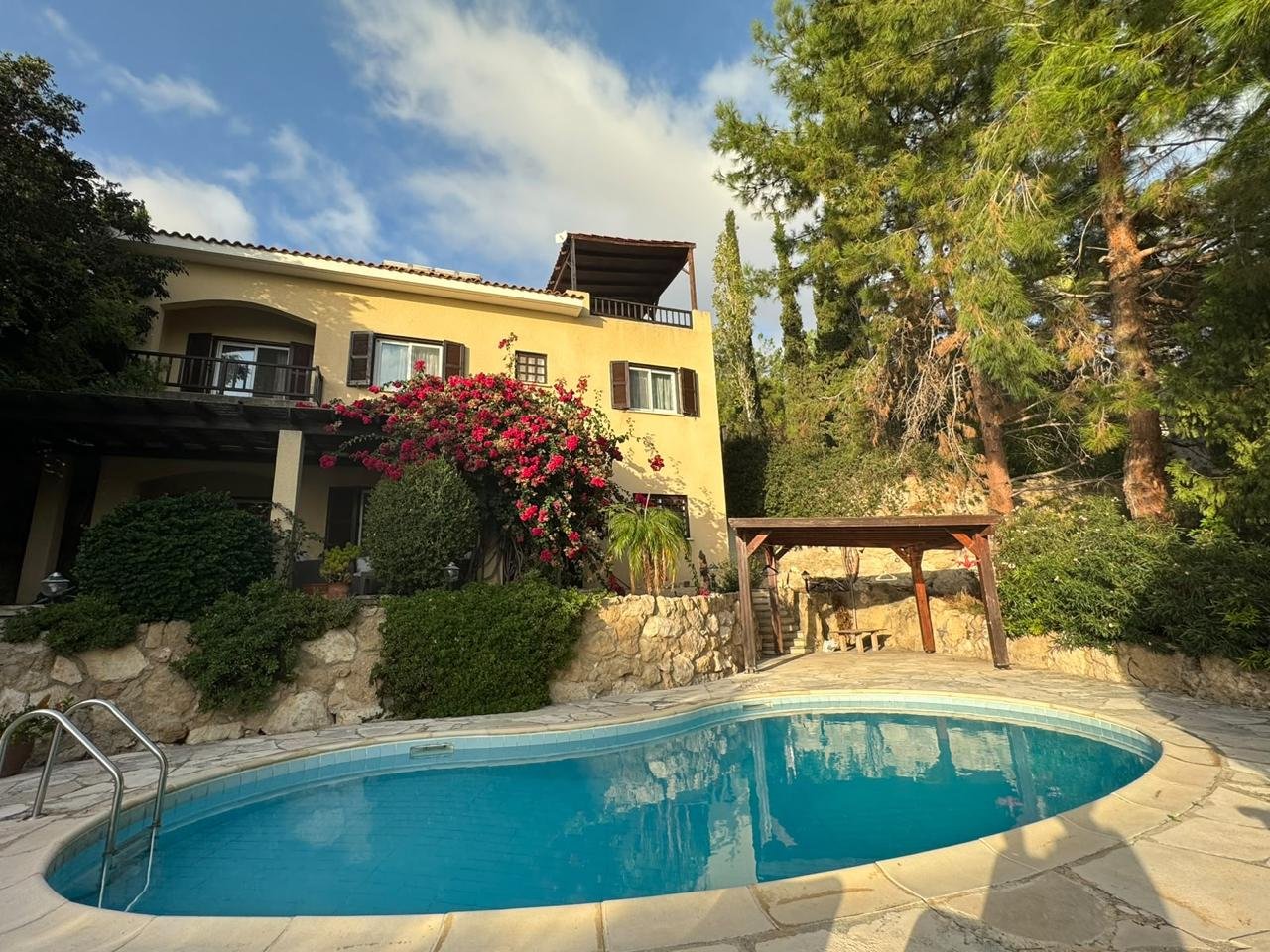 3-bed villa with pool and garden in Kamares, Paphos photo 6