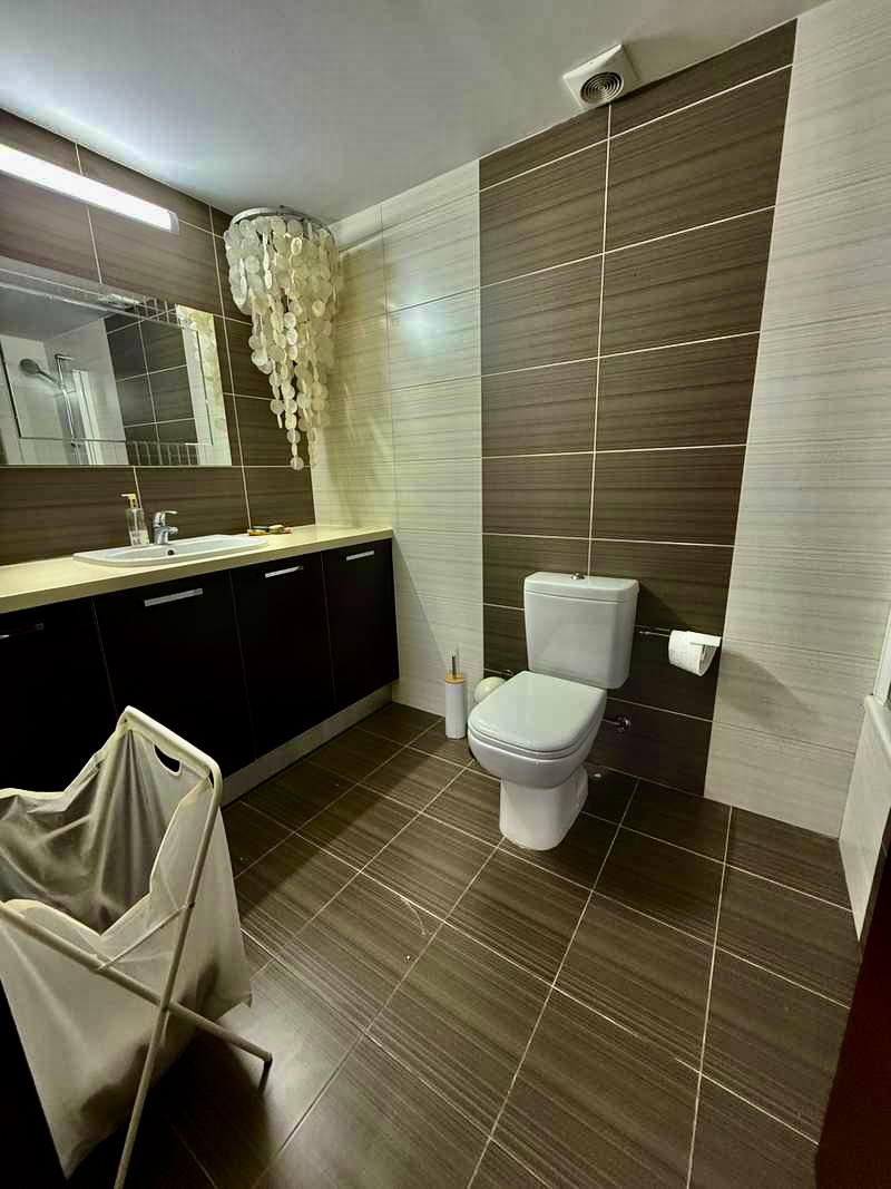 2-bed sea-view apartment on Makariou Avenue, Larnaca photo 5