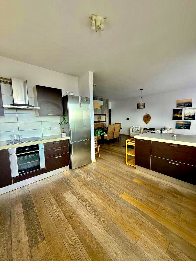 2-bed sea-view apartment on Makariou Avenue, Larnaca photo 7
