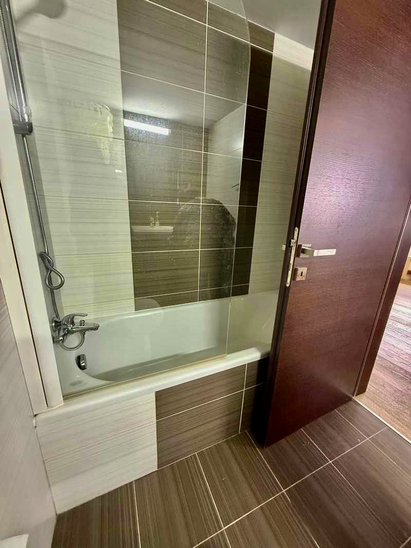 2-bed sea-view apartment on Makariou Avenue, Larnaca photo 12