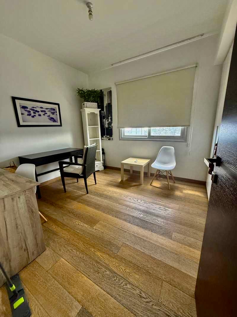 2-bed sea-view apartment on Makariou Avenue, Larnaca photo 11