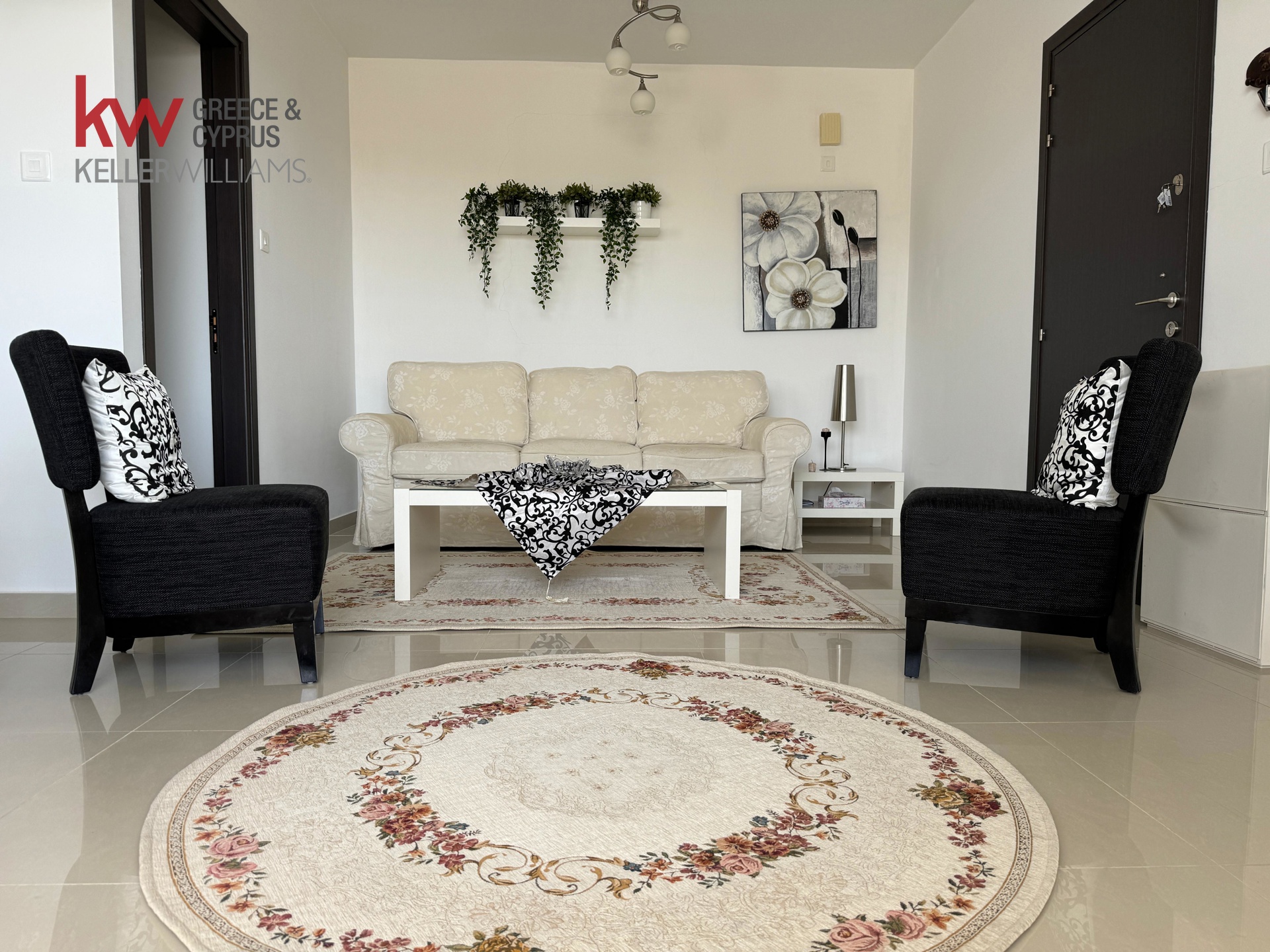 2-bed furnished apartment near Finikoudes, Larnaca photo 3