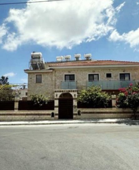 Spacious 5-Bedroom House in Polemidia Kato, Limassol