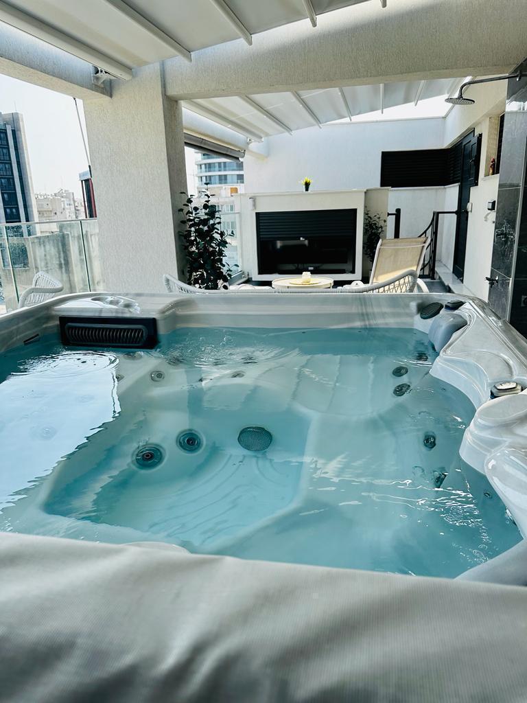 3-bed penthouse with private roof spa in Agios Nektarios photo 2
