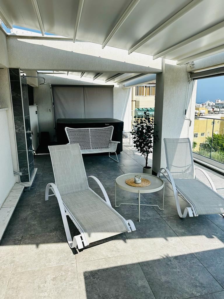 3-bed penthouse with private roof spa in Agios Nektarios photo 18