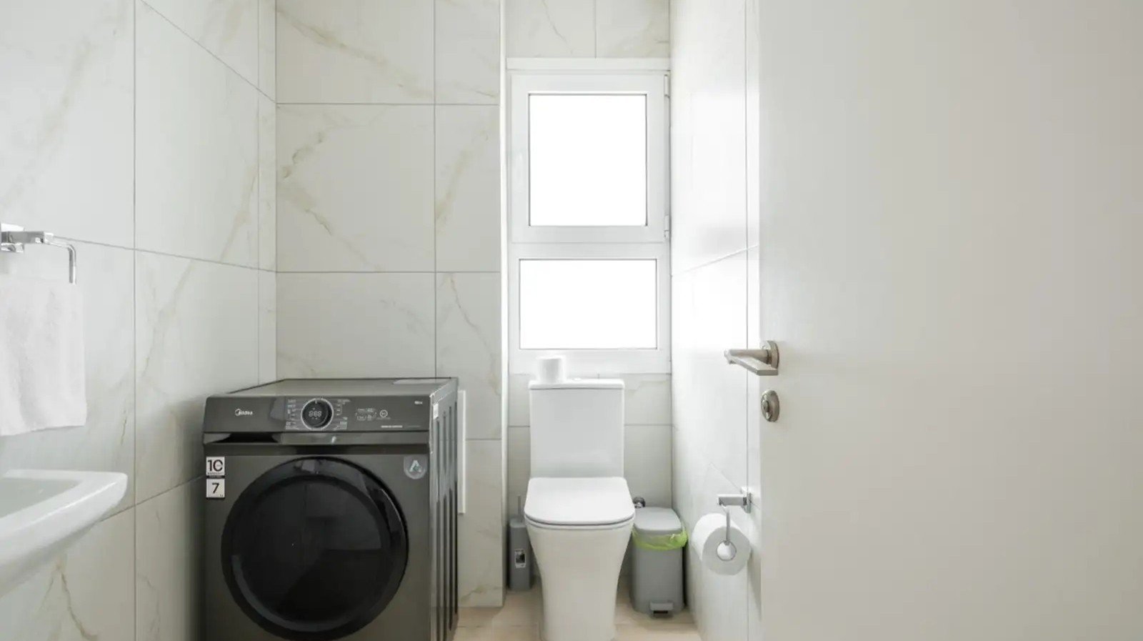 Modern 2-bedroom apartment in Kato Paphos photo 8