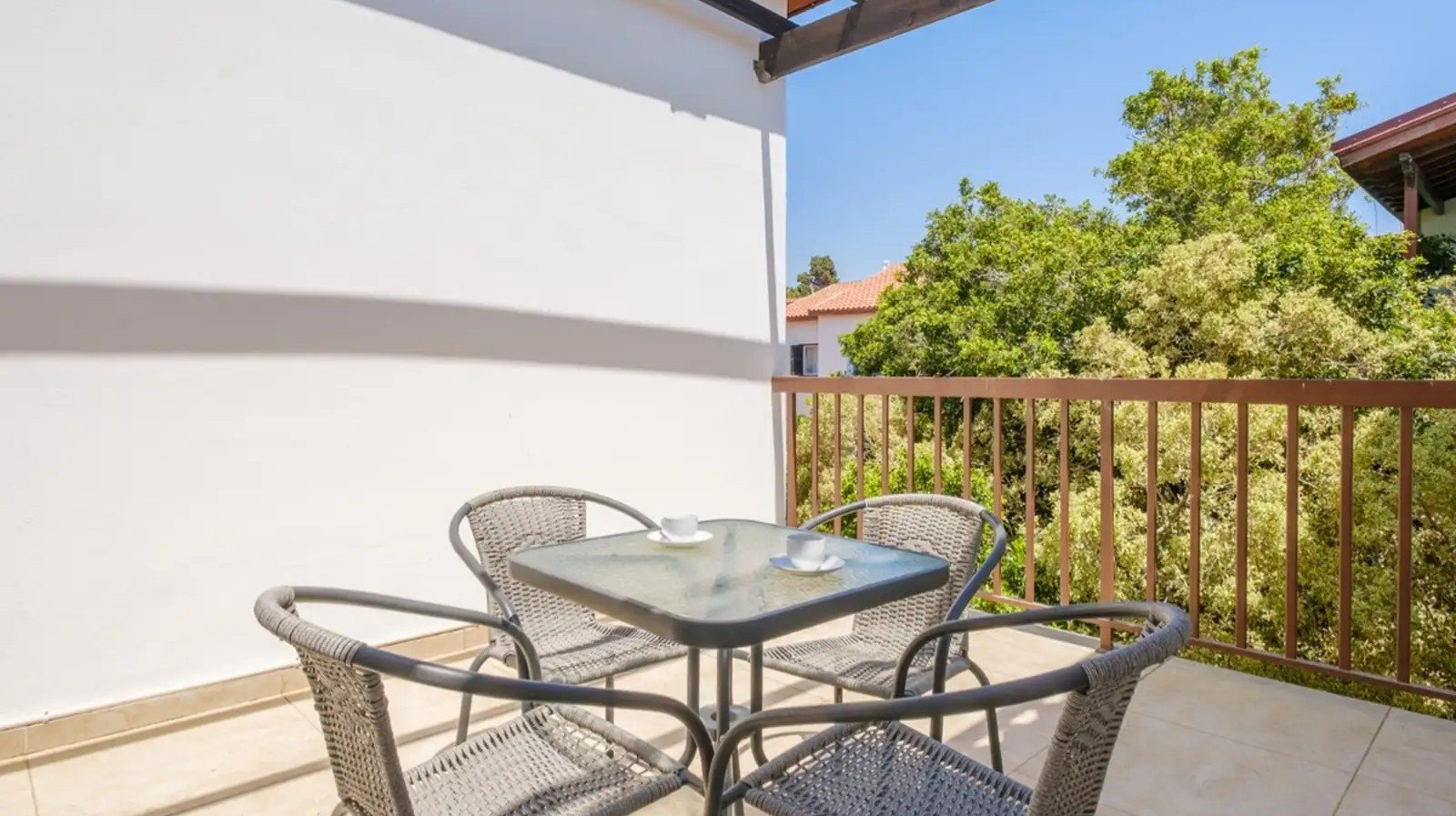 Modern 2-bedroom apartment in Kato Paphos photo 11