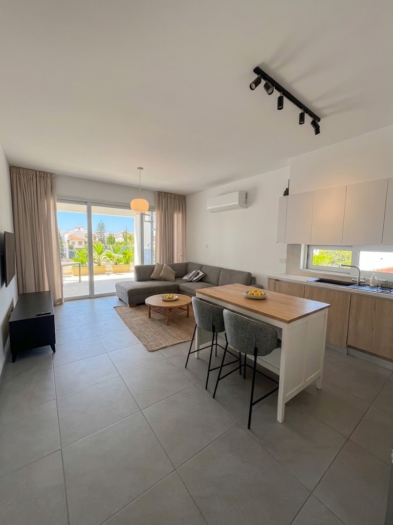 Stunning 2 Bed Penthouse with Roof Garden