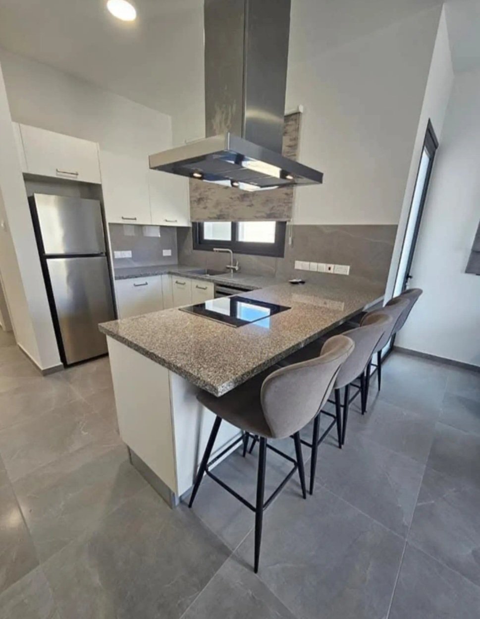 Modern 2-bedroom apartment in Agios Ioannis, Limassol photo 3