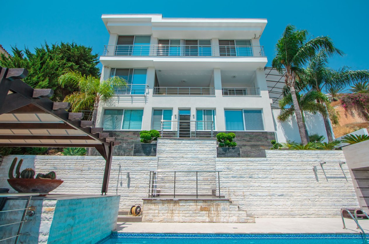 Spacious 5-Bedroom House in Agios Tychon, Limassol