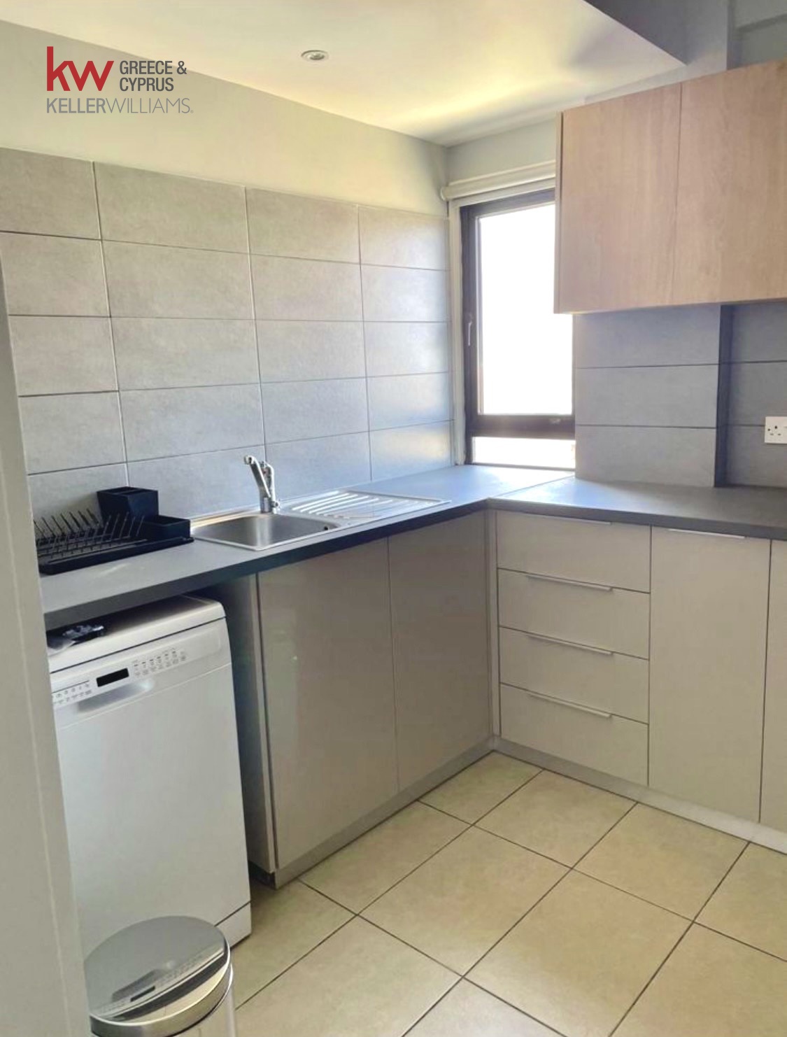 2-bed furnished apartment in central Skala, Larnaca photo 5