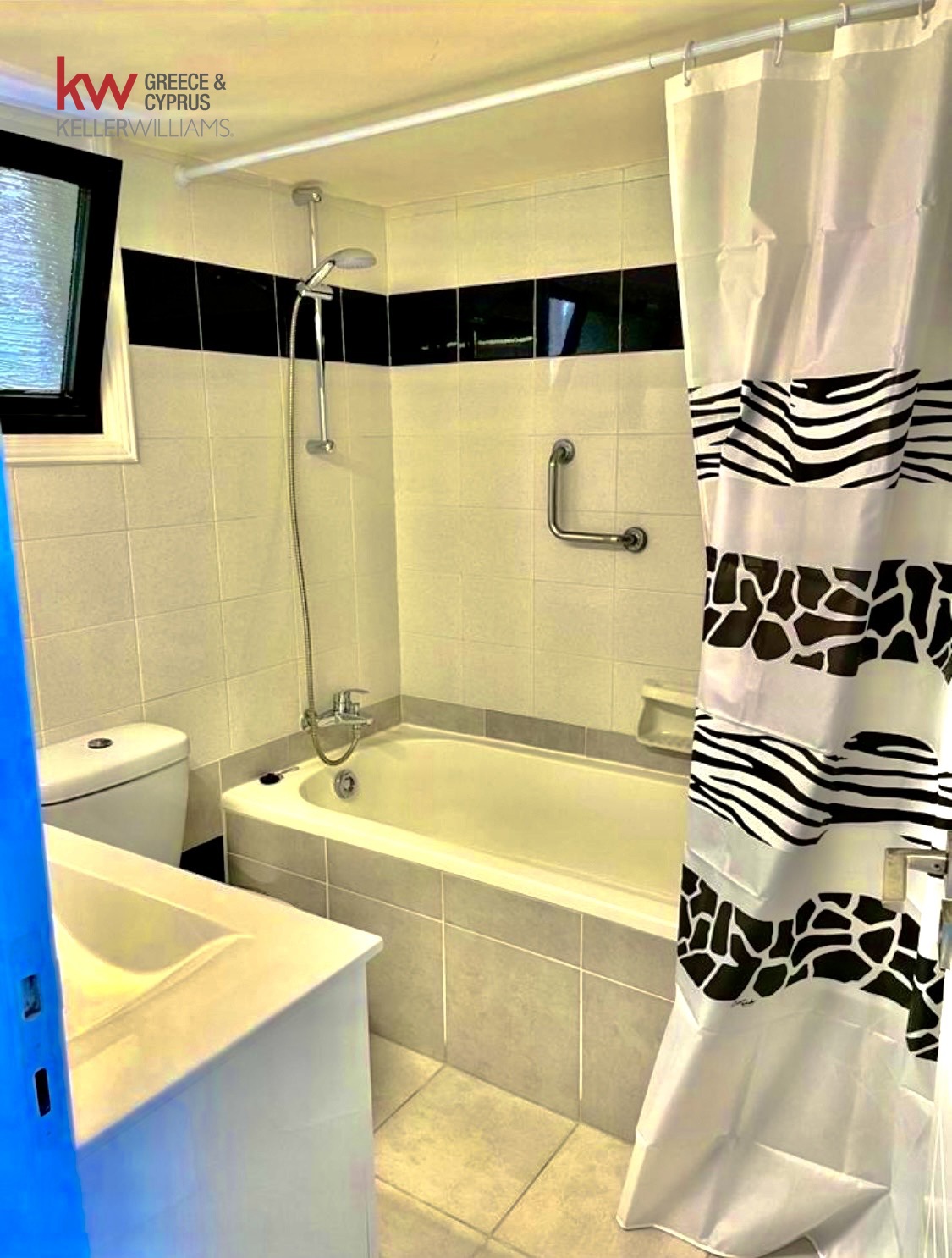 2-bed furnished apartment in central Skala, Larnaca photo 8