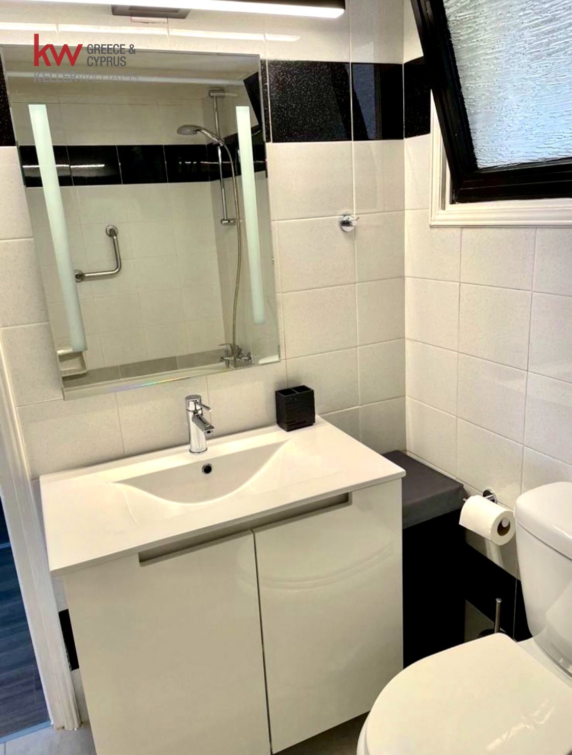 2-bed furnished apartment in central Skala, Larnaca photo 15