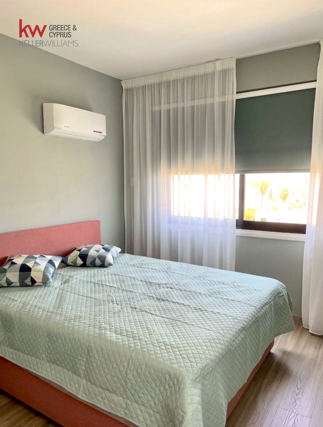 2-bed furnished apartment in central Skala, Larnaca photo 12