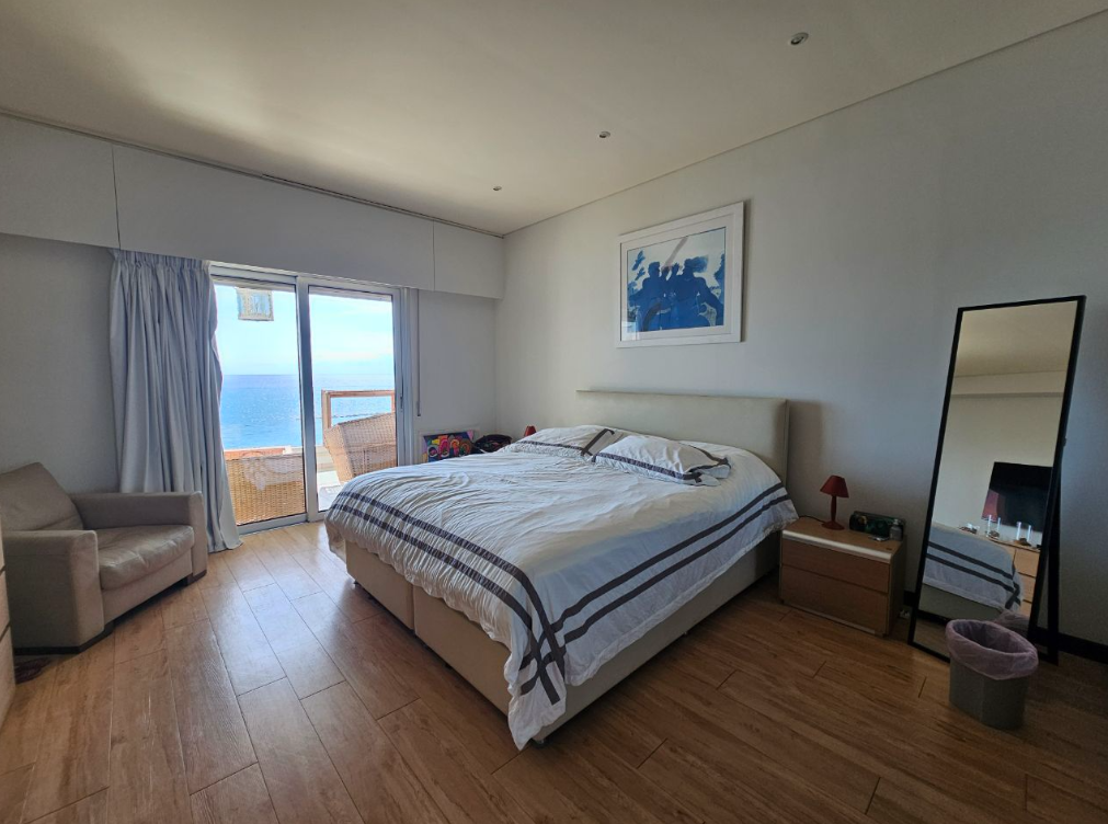 Modern 3-bed beachfront apartment in Germasogeia, Limassol photo 3