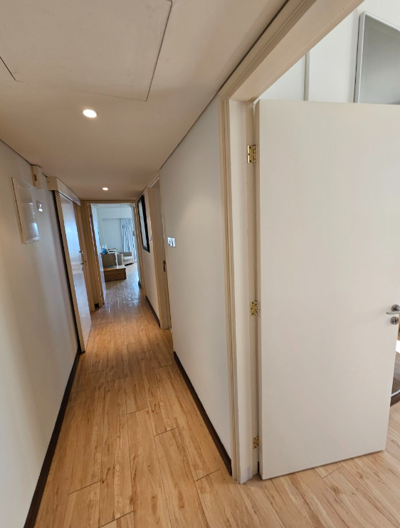 Modern 3-bed beachfront apartment in Germasogeia, Limassol photo 6