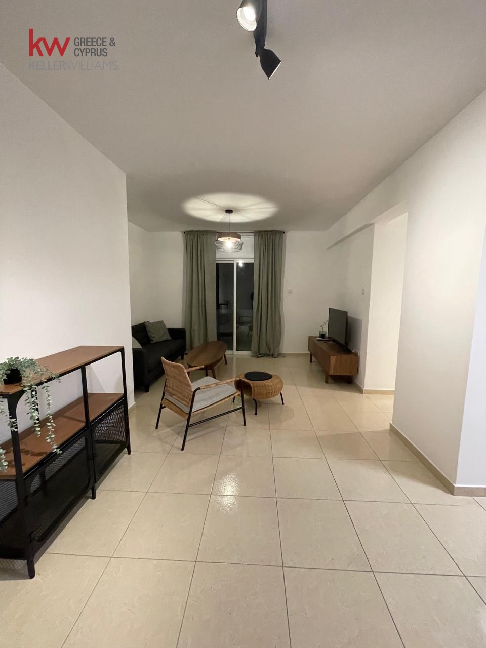 2-bed seafront apartment in Larnaca with covered parking photo 3