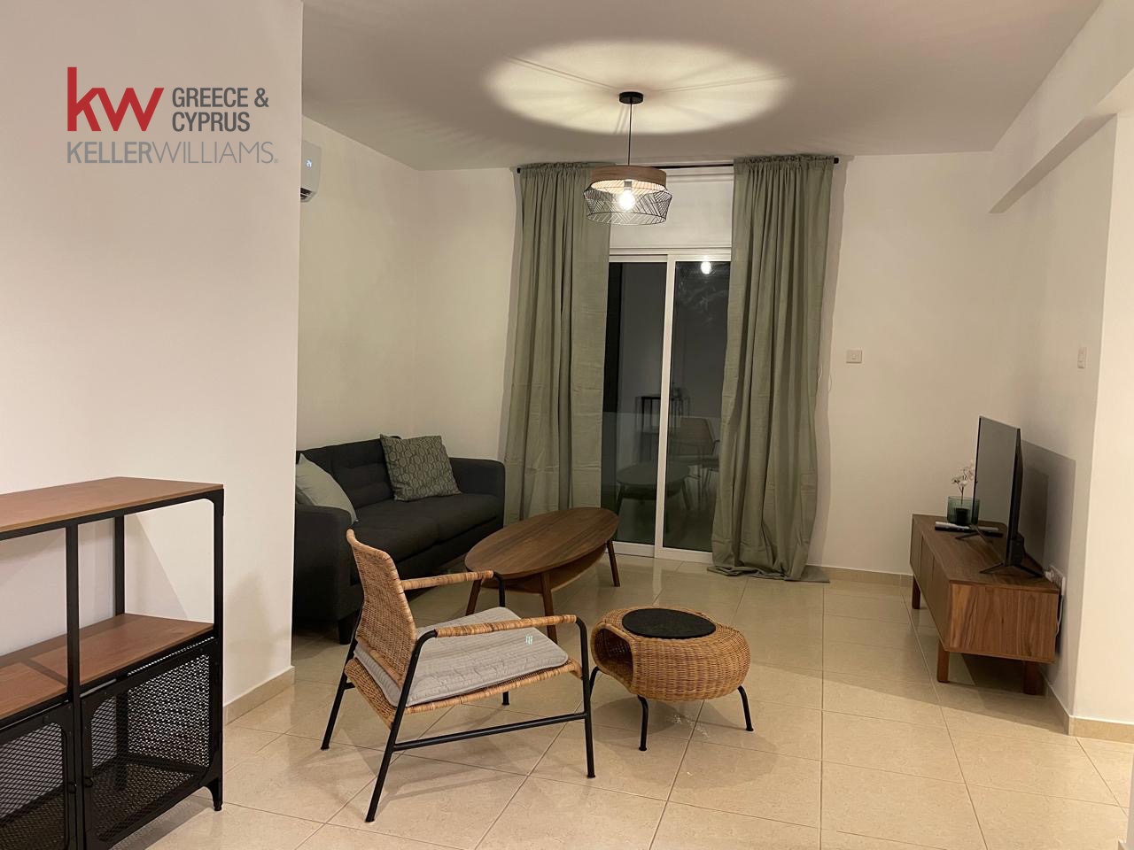 2-bed seafront apartment in Larnaca with covered parking photo 4