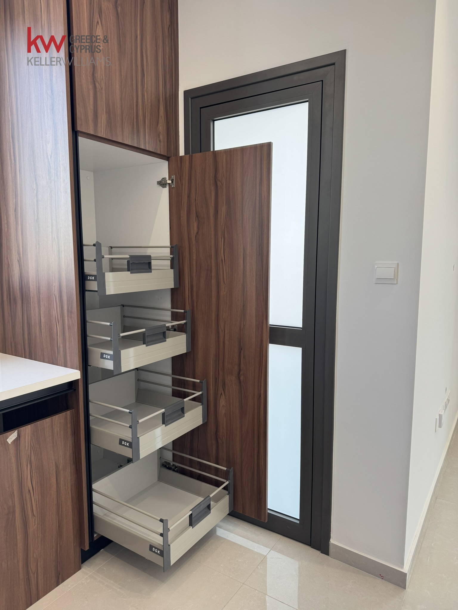 2-bed brand-new apartment with veranda in Krasas, Aradipou photo 3