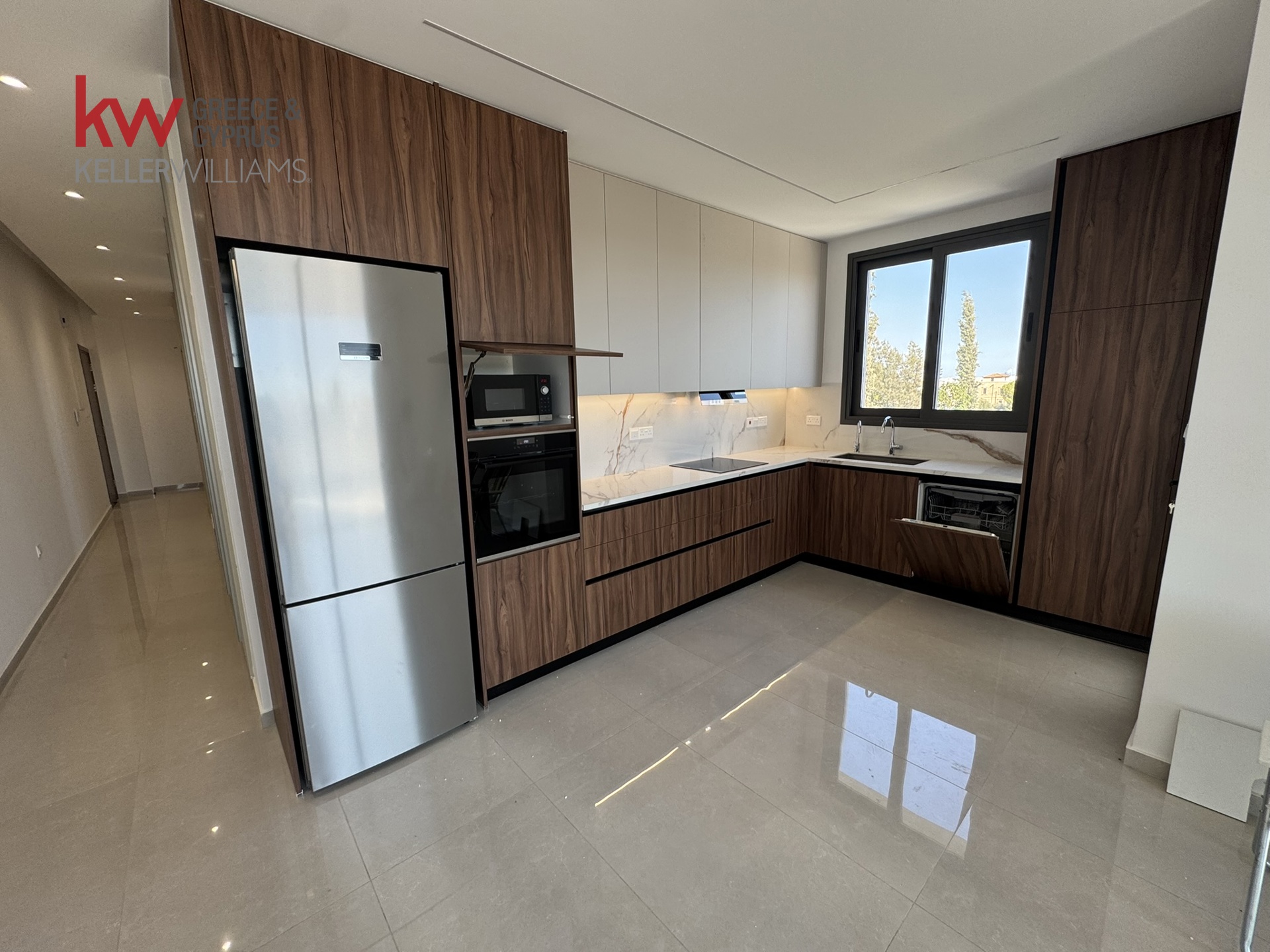 2-bed brand-new apartment with veranda in Krasas, Aradipou photo 2
