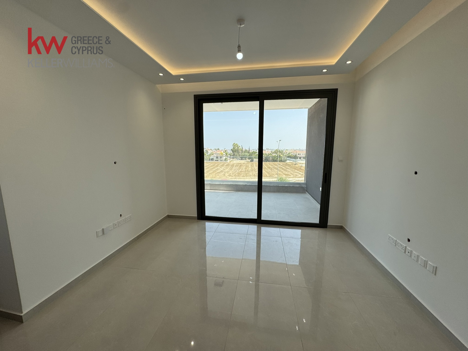 2-bed brand-new apartment with veranda in Krasas, Aradipou photo 7