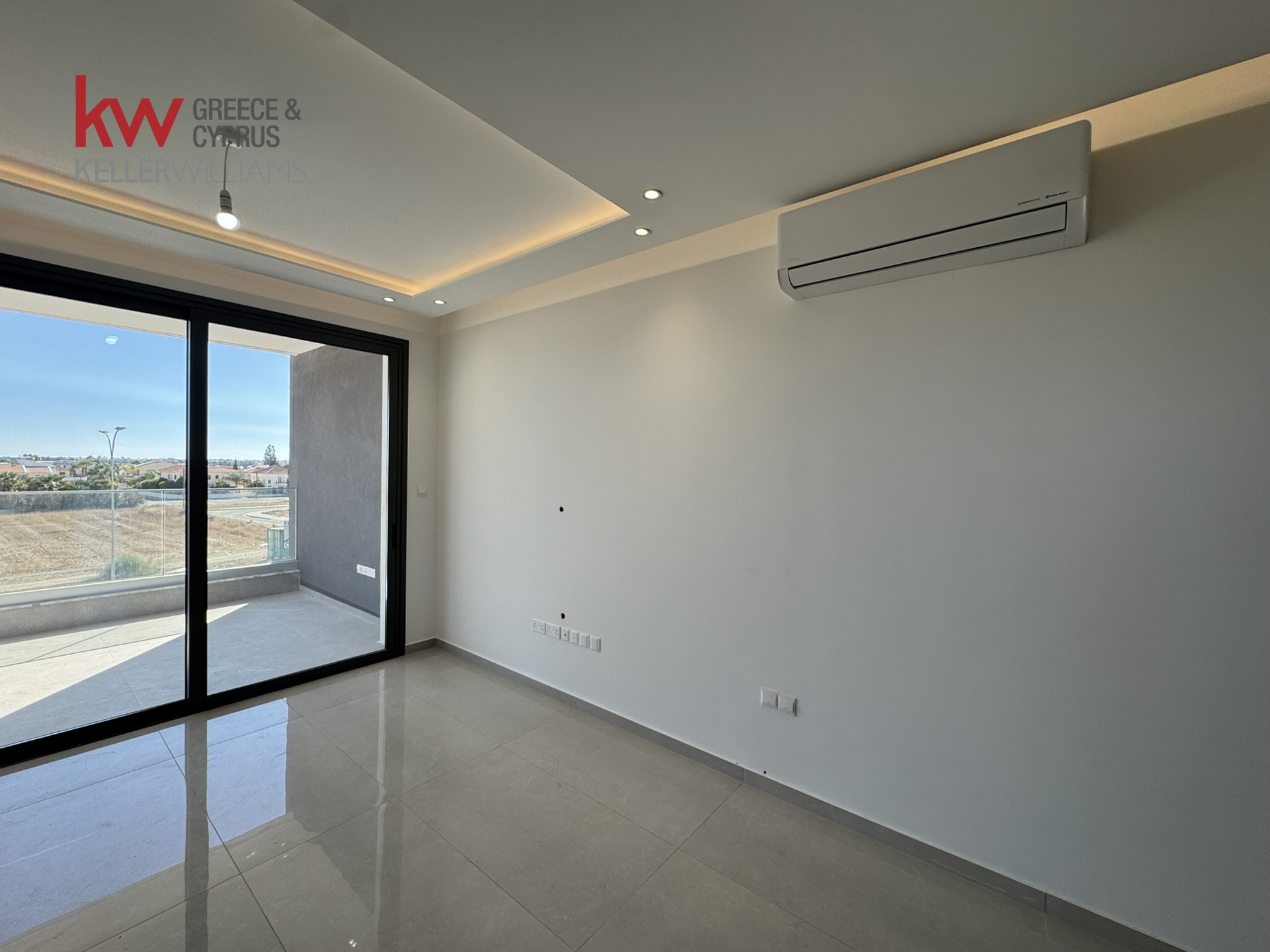 2-bed brand-new apartment with veranda in Krasas, Aradipou photo 8