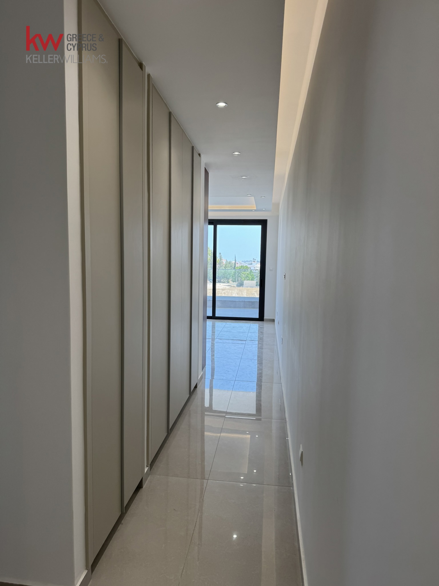 2-bed brand-new apartment with veranda in Krasas, Aradipou photo 12