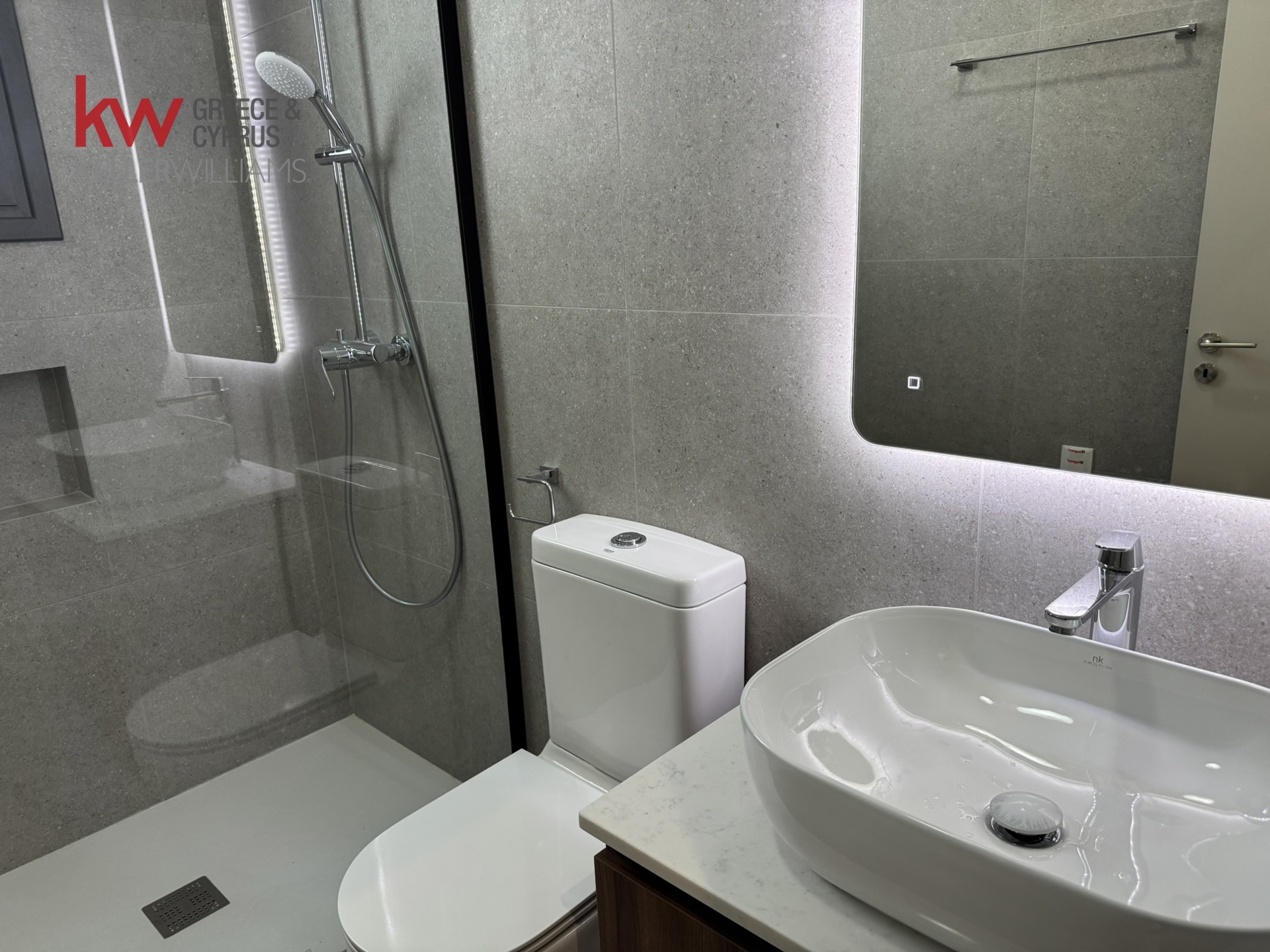 2-bed brand-new apartment with veranda in Krasas, Aradipou photo 20
