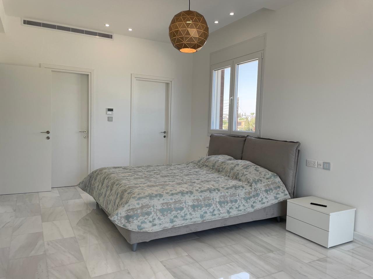 4-bedroom beachfront villa with pool in Dekeleia, Larnaca photo 4