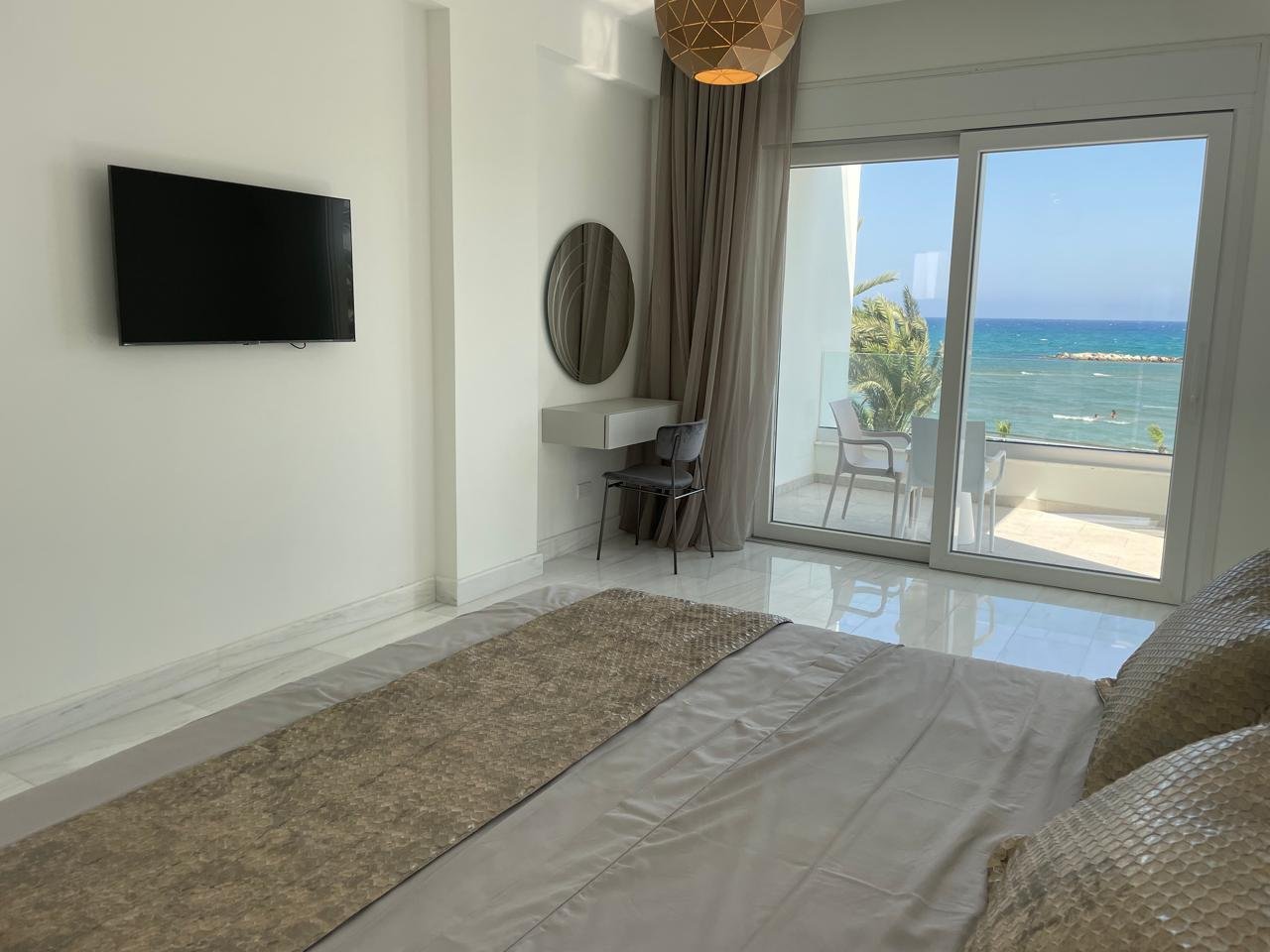 4-bedroom beachfront villa with pool in Dekeleia, Larnaca photo 7