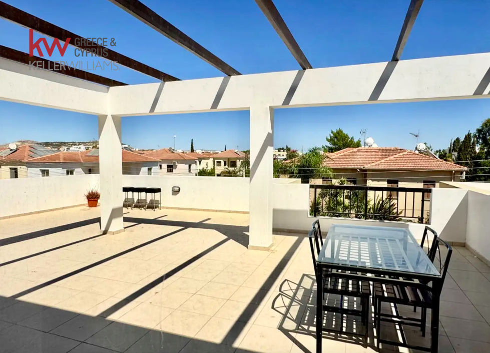 3-bed apartment with balcony and covered parking in Livadia photo 2